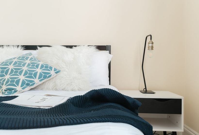 The Lapis Lounge   Large 3bdr House At River Avon