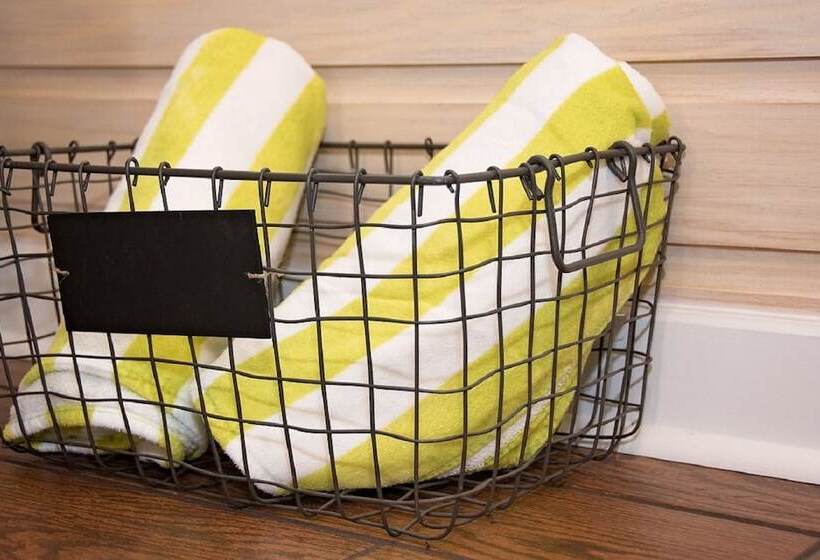 6west Beach Cottages