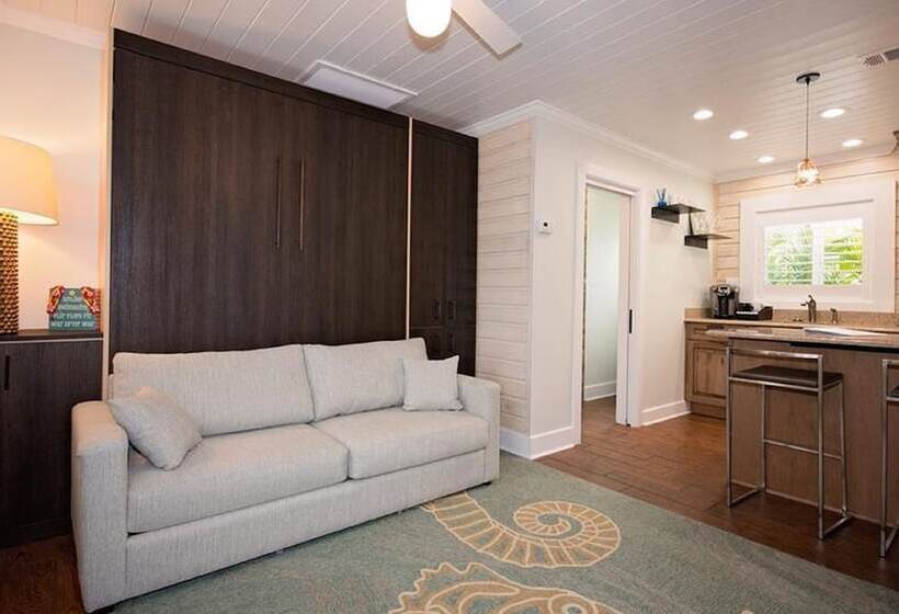 6west Beach Cottages