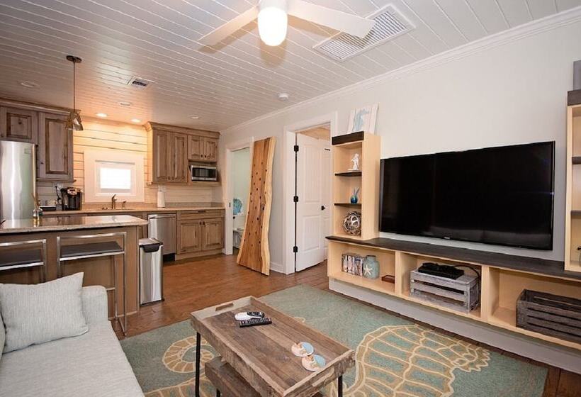 6west Beach Cottages