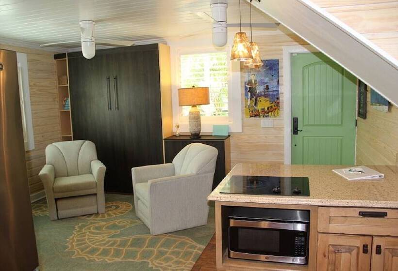 6west Beach Cottages