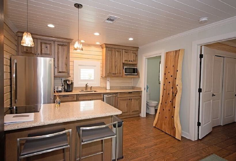 6west Beach Cottages