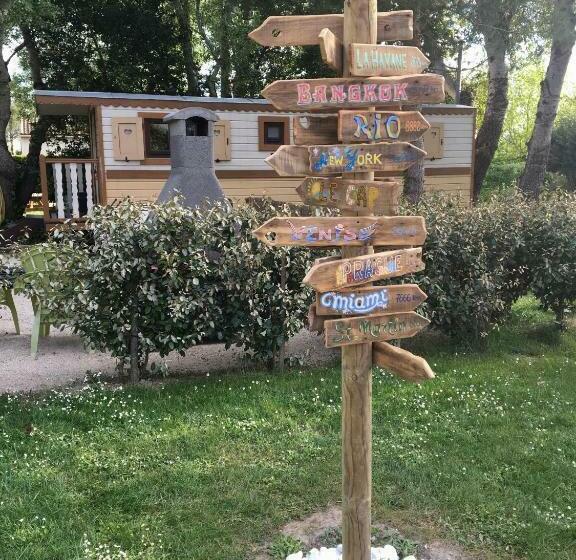 Отель Des Roulottes En Provence