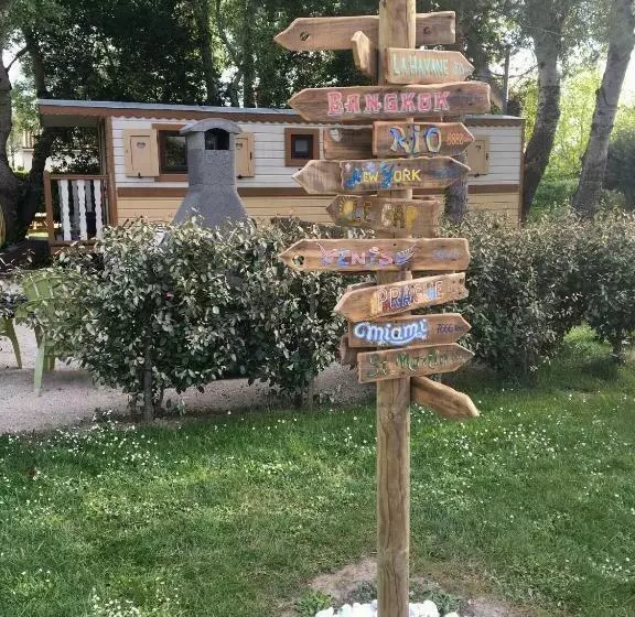 Hotelli Des Roulottes En Provence