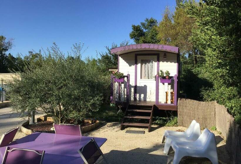 Отель Des Roulottes En Provence