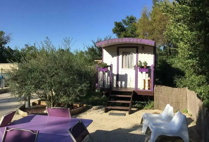 Hotelli Des Roulottes En Provence