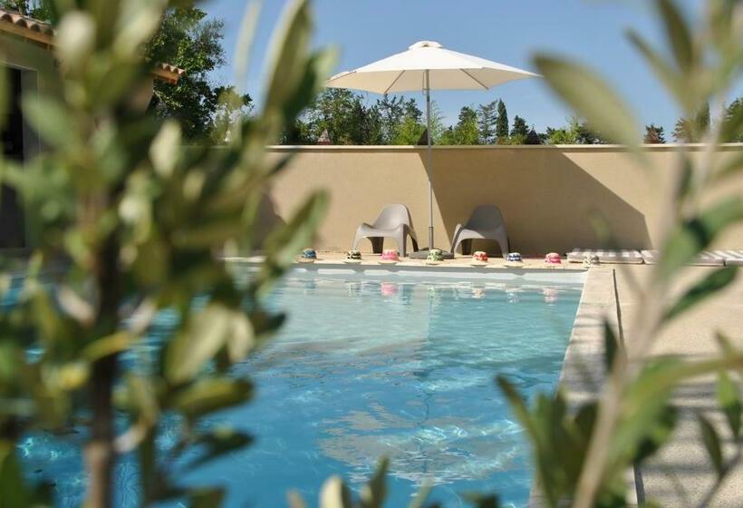 Отель Des Roulottes En Provence