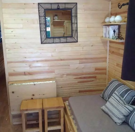 Hotelli Des Roulottes En Provence