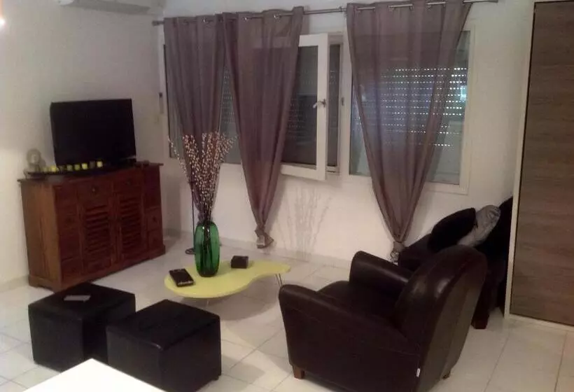 Hotelli Des Roulottes En Provence