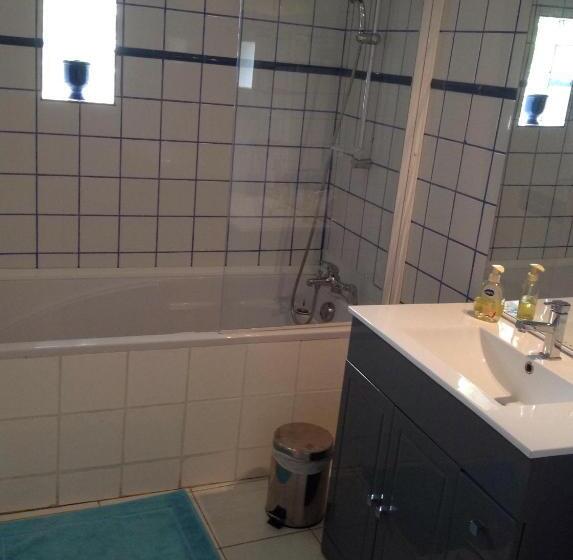 Отель Des Roulottes En Provence