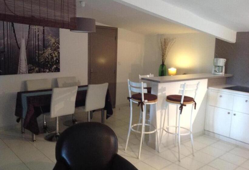 Отель Des Roulottes En Provence