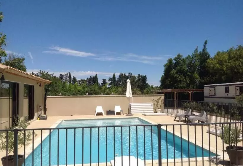 Hotelli Des Roulottes En Provence