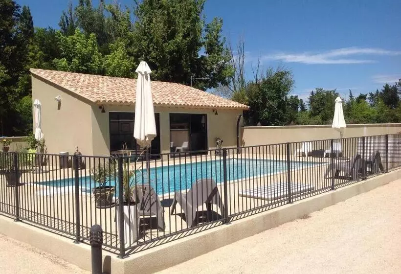 Hotelli Des Roulottes En Provence