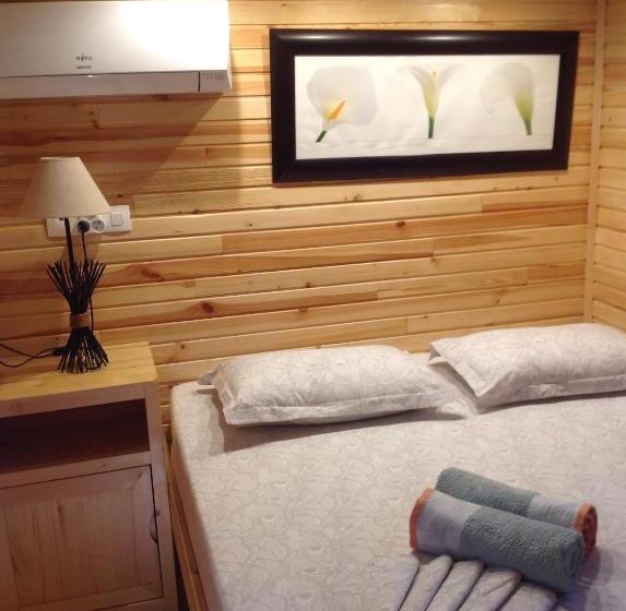 Отель Des Roulottes En Provence