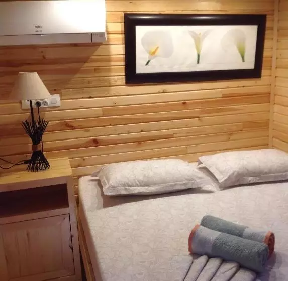 Hotelli Des Roulottes En Provence