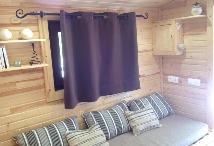 Отель Des Roulottes En Provence