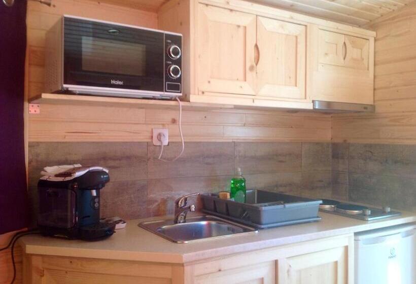 Отель Des Roulottes En Provence