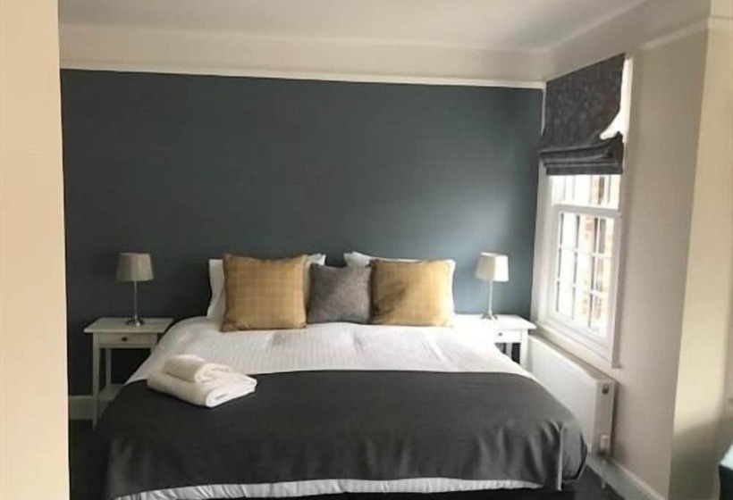 פנסיון Botley Town House