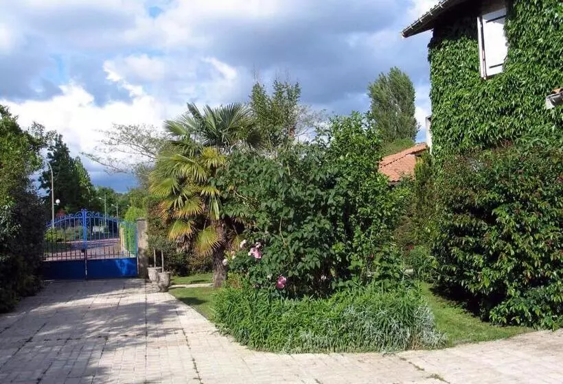 Majatalo L Eau Bourde