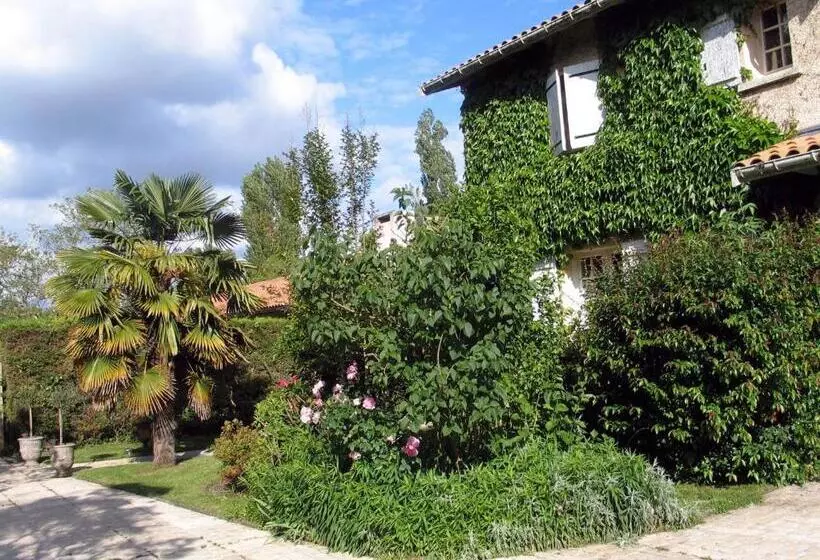 Majatalo L Eau Bourde