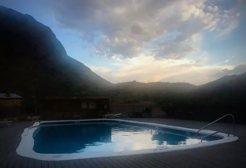 Terlingua Nights Cabins