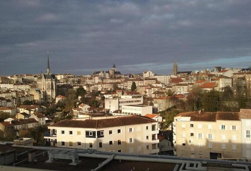 مبيت وإفطار La Tour De Lavalette