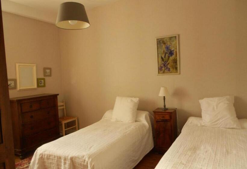 مبيت وإفطار La Tour De Lavalette