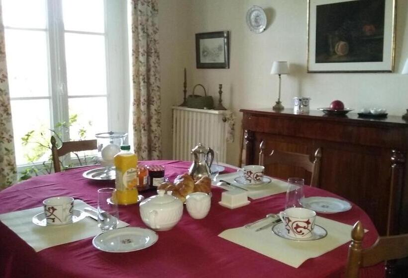 مبيت وإفطار La Tour De Lavalette