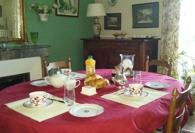 مبيت وإفطار La Tour De Lavalette