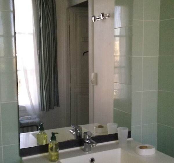 مبيت وإفطار La Tour De Lavalette