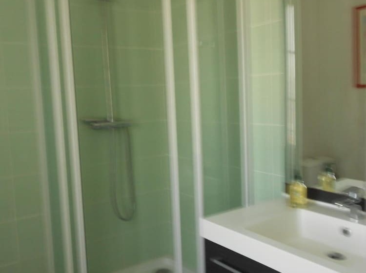 مبيت وإفطار La Tour De Lavalette