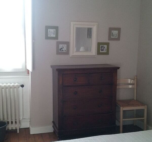 مبيت وإفطار La Tour De Lavalette