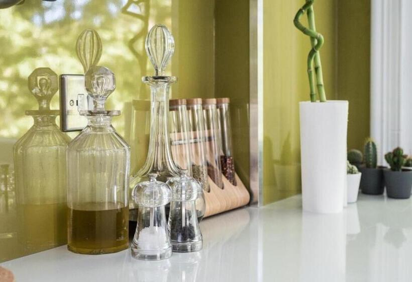 Bright 1 Bedroom Flat Minutes From The Beach And Trains