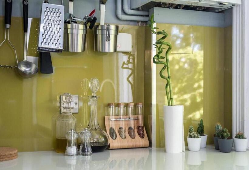 Bright 1 Bedroom Flat Minutes From The Beach And Trains