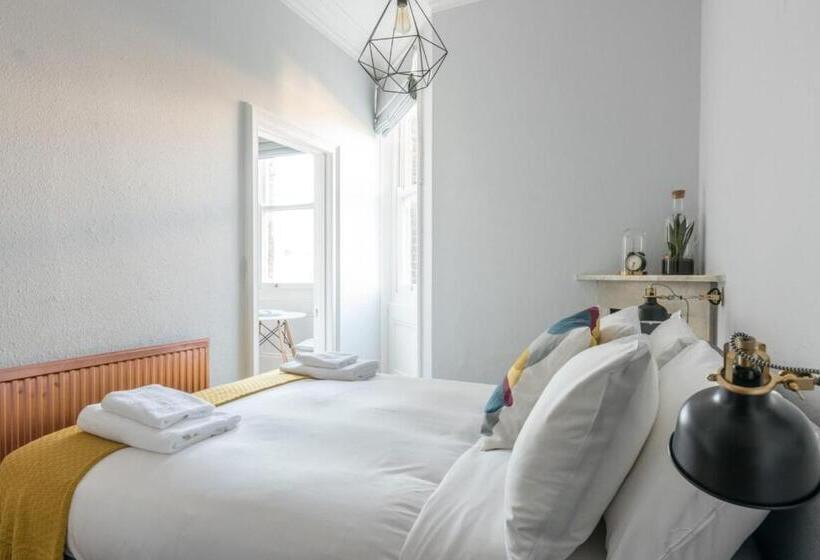 Bright 1 Bedroom Flat Minutes From The Beach And Trains