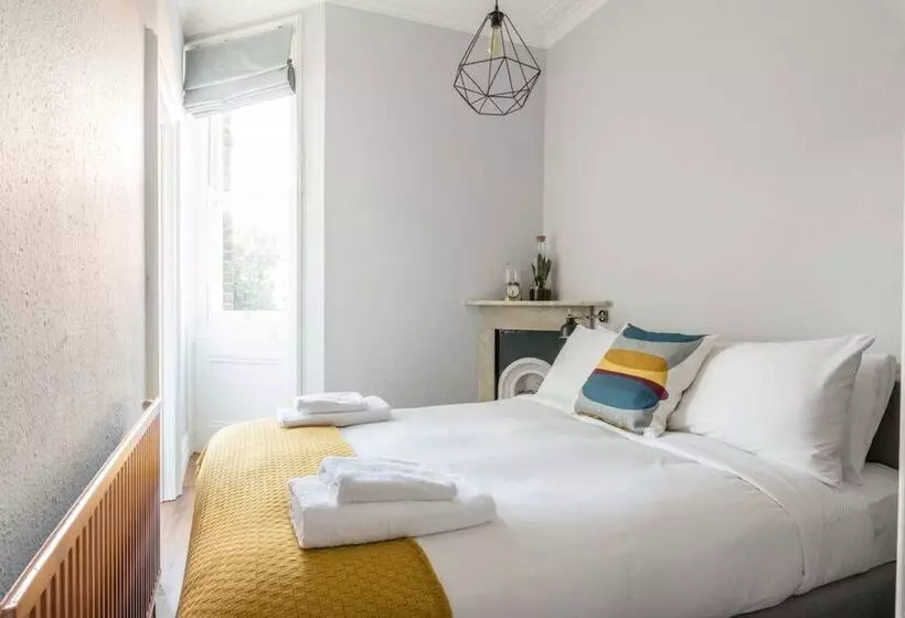 Bright 1 Bedroom Flat Minutes From The Beach And Trains