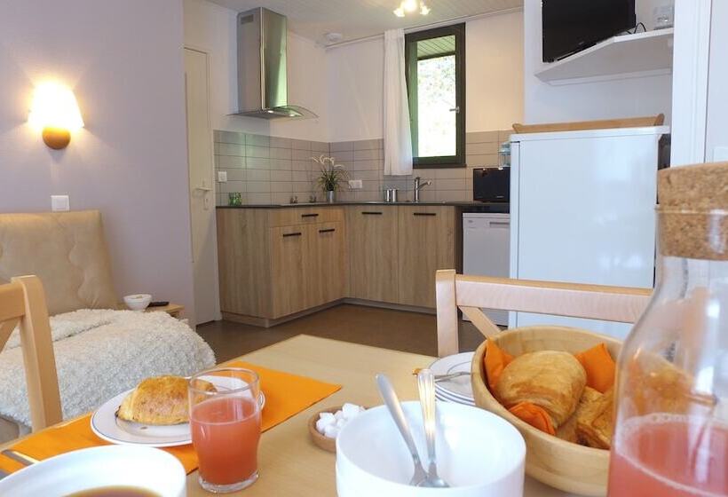 ホテル Vvf Cantal Champs Sur Tarentaine