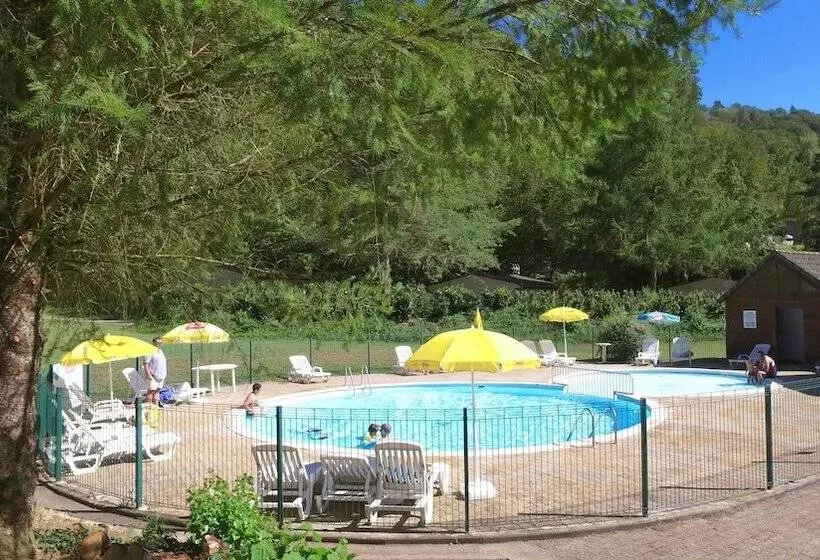 Hotelli Vvf Cantal Champs Sur Tarentaine