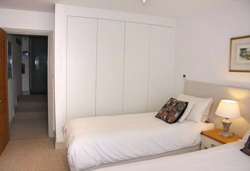 Marshlands Annexe