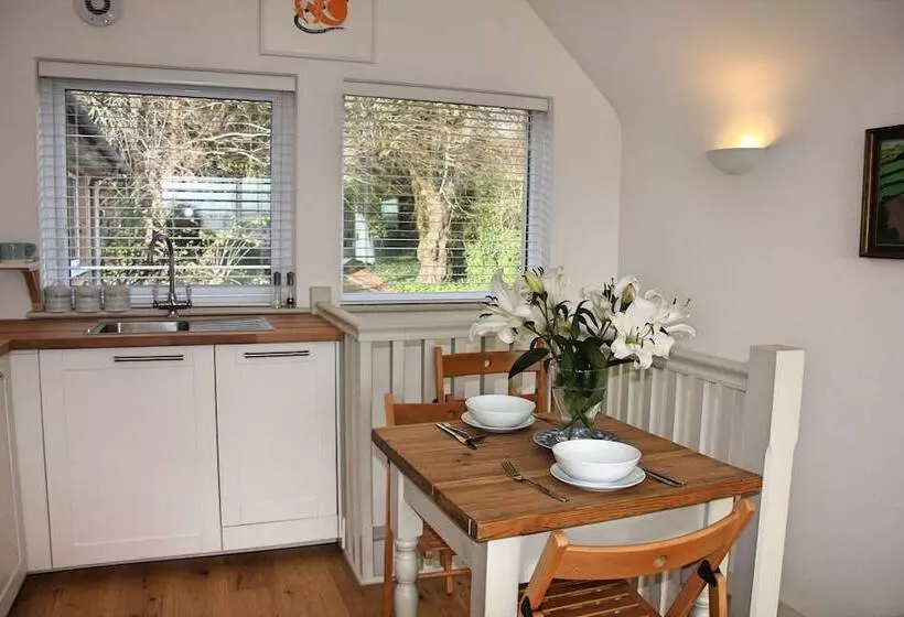 Marshlands Annexe