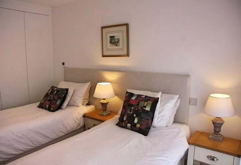 Marshlands Annexe