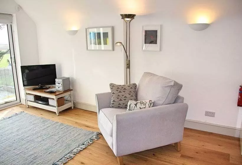Marshlands Annexe