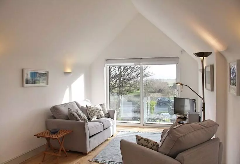Marshlands Annexe