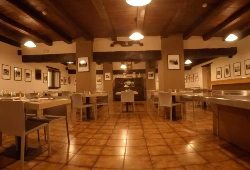 پانسیون Hostal Mendilatz