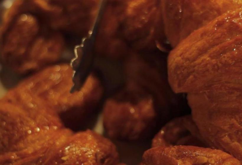 بنسيون Hostal Mendilatz