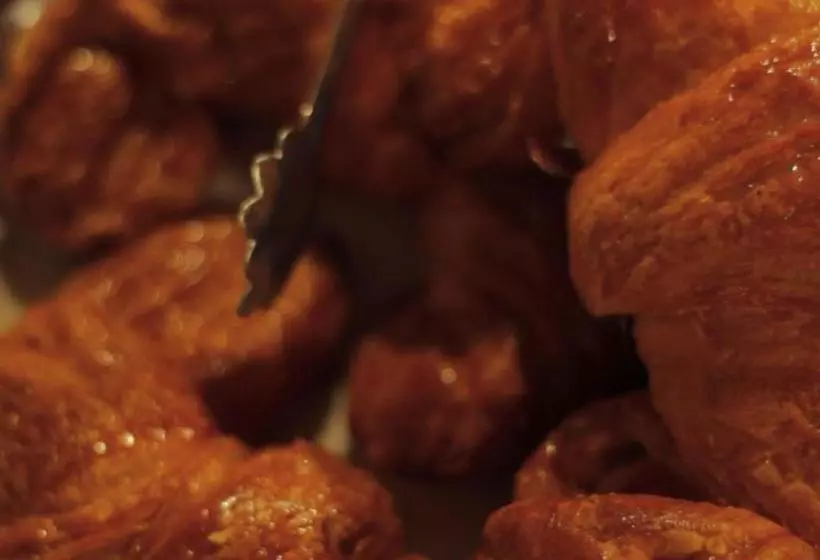 پانسیون Hostal Mendilatz