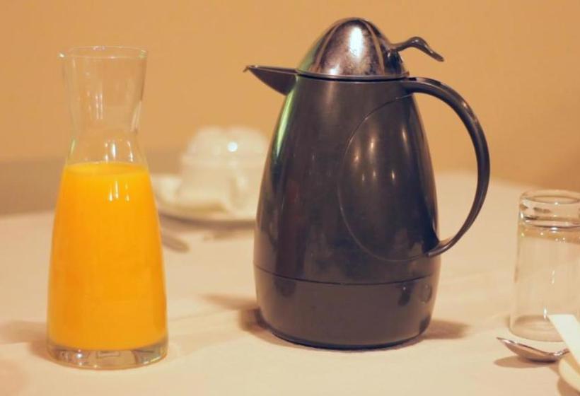 بنسيون Hostal Mendilatz