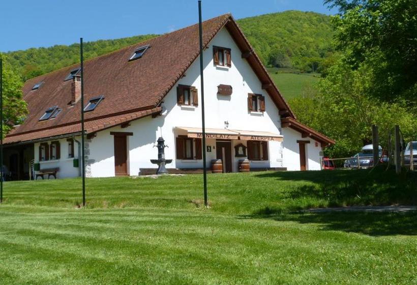 بنسيون Hostal Mendilatz