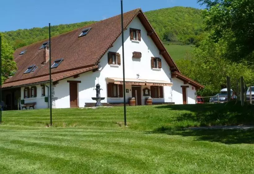 پانسیون Hostal Mendilatz