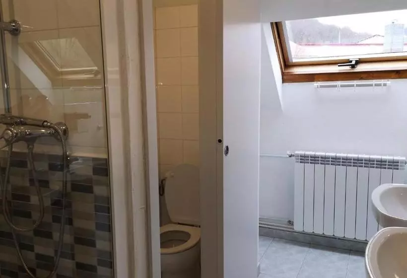 پانسیون Hostal Mendilatz